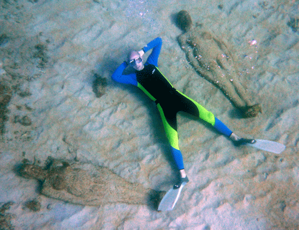 The mandatory pose with the naked lady statues in the underwater sculpture park, our fabulous photographer Rik!